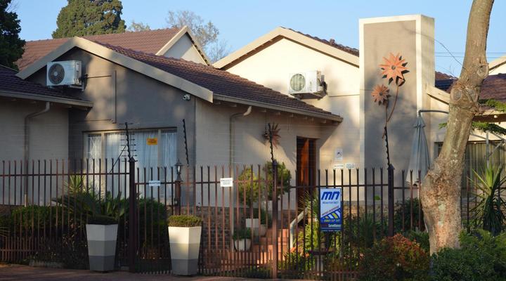 Aandbloem Guest House