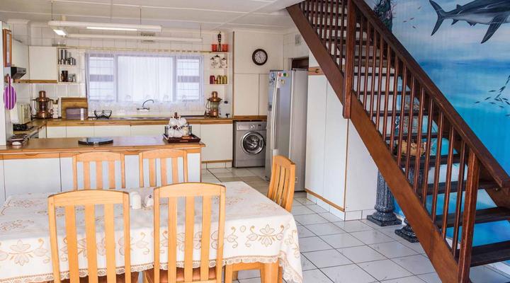 Deep Blue Guesthouse and Lodge