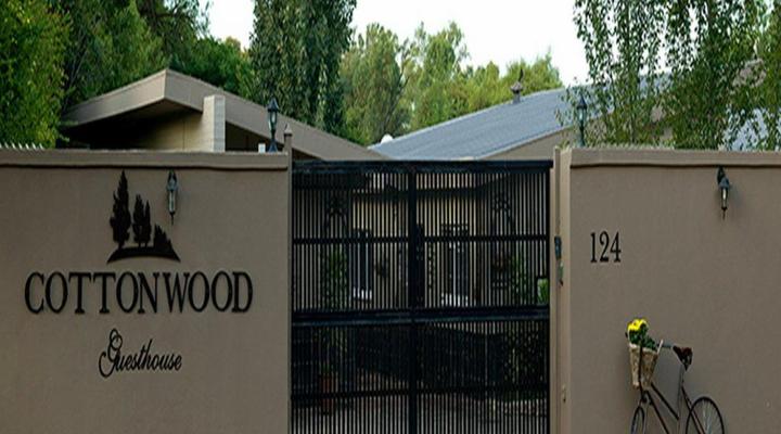 Cottonwood Guesthouse Oasis