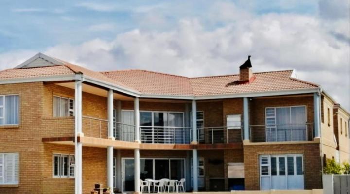 MAKISAKI BEACHFRONT ACCOMODATION