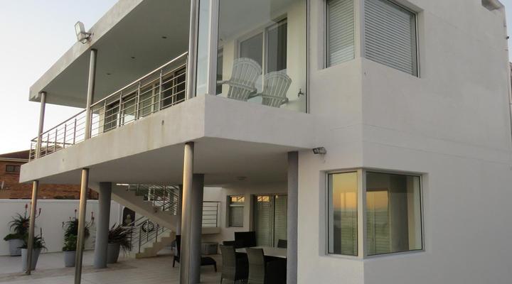 On The Beach-Seabreeze Apartment