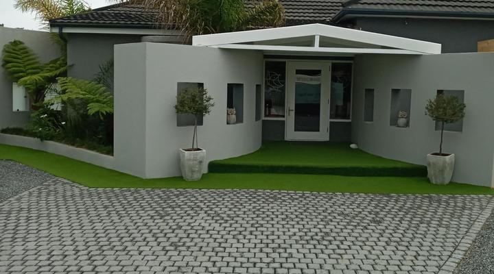 Two Fat Owls Guesthouse