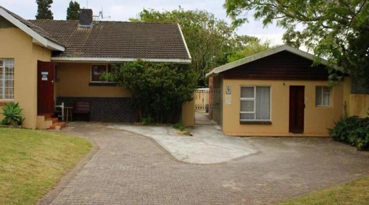 African Aquila Guest Lodge