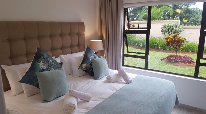 The Shades – Luxury Garden Apartment