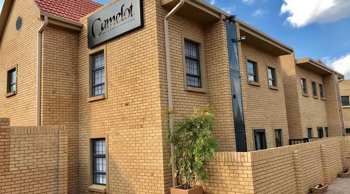 Camelot Guest House & Apartments