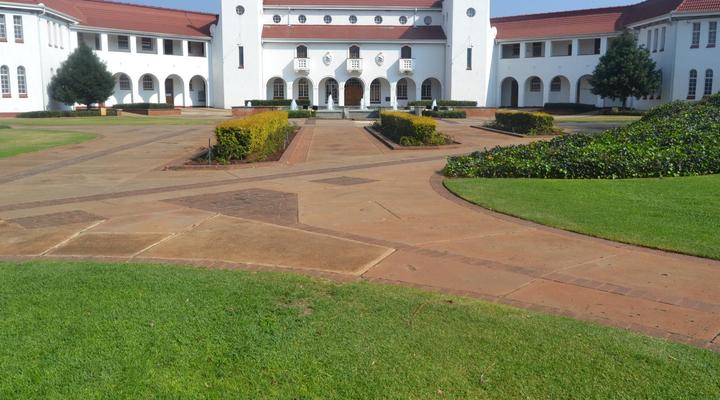 Camelot Guest House & Apartments