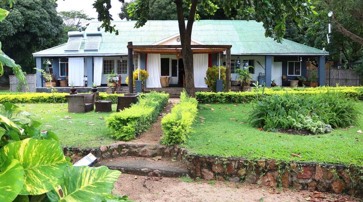 Monkey Bay Beach Lodge