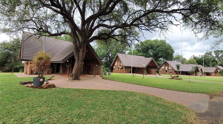 Ekuthuleni River Front Chalet Hoedspruit