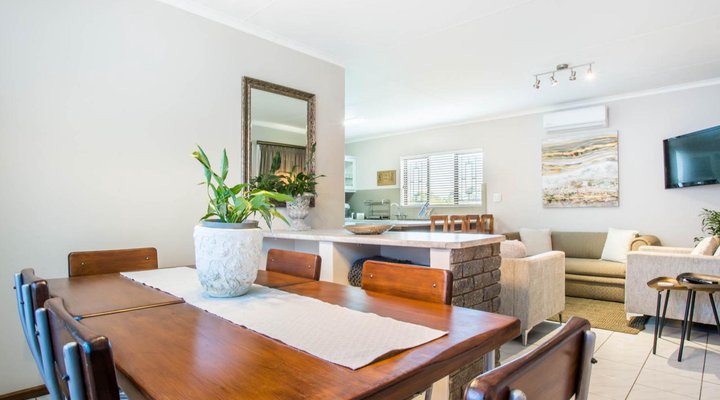 Out of Bounds Self-Catering Lodge 