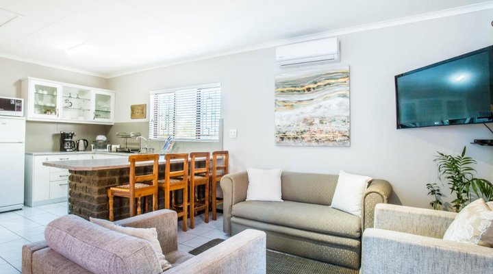 Out of Bounds Self-Catering Lodge 