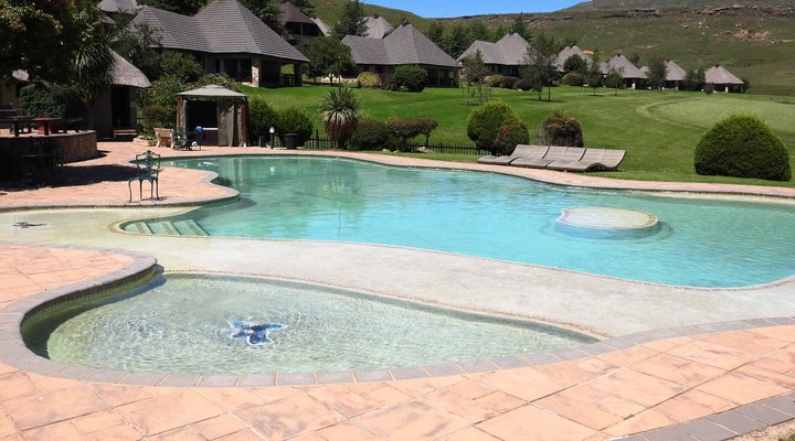 Drakensberg Gardens Fairways - Heartwood Mountain Cottage