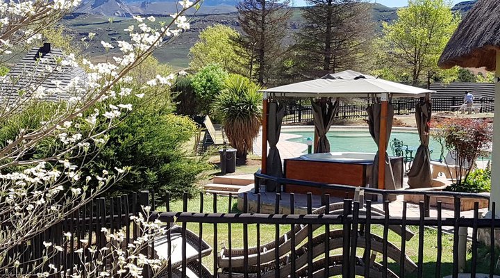 Drakensberg Gardens Fairways - Heartwood Mountain Cottage