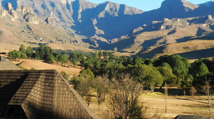 Drakensberg Gardens Fairways - Heartwood Mountain Cottage