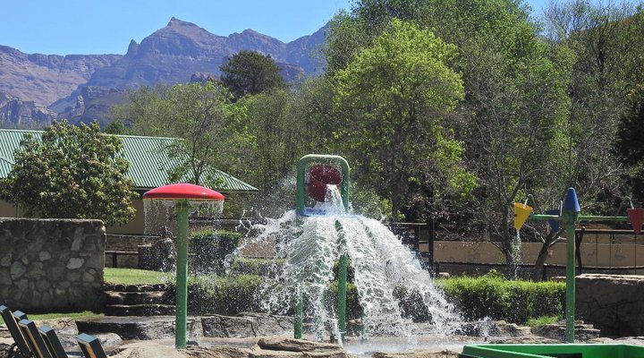 Drakensberg Gardens Fairways - Heartwood Mountain Cottage