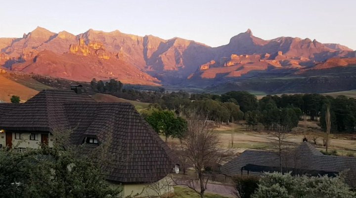 Drakensberg Gardens Fairways - Heartwood Mountain Cottage