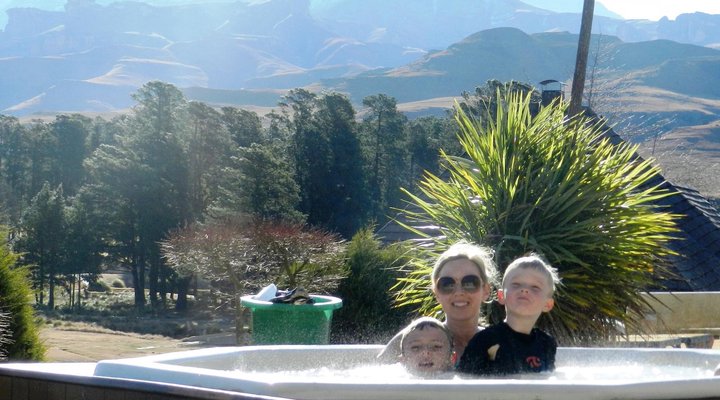 Drakensberg Gardens Fairways - Heartwood Mountain Cottage