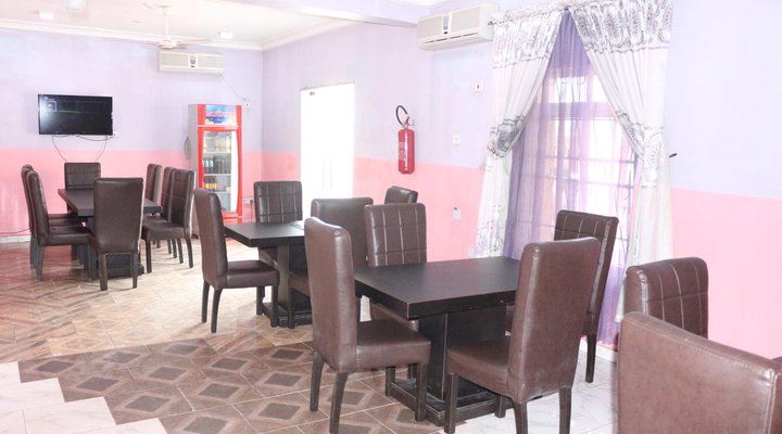 Grand Decent Hotel And Suites