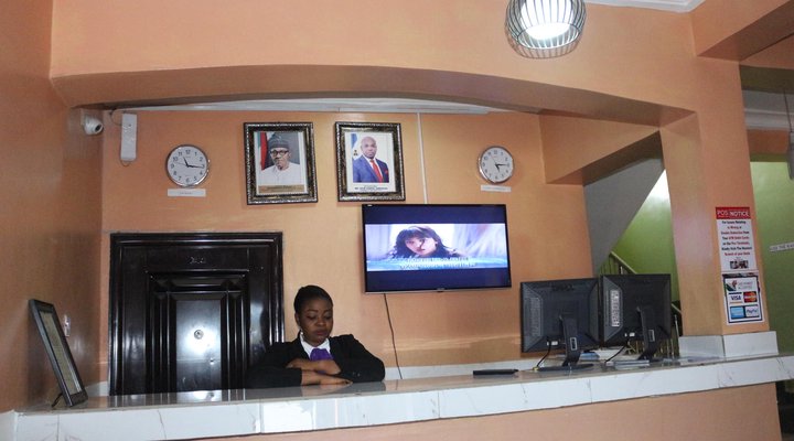 Grand Decent Hotel And Suites