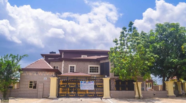 Cute Villa Hotel And Suites