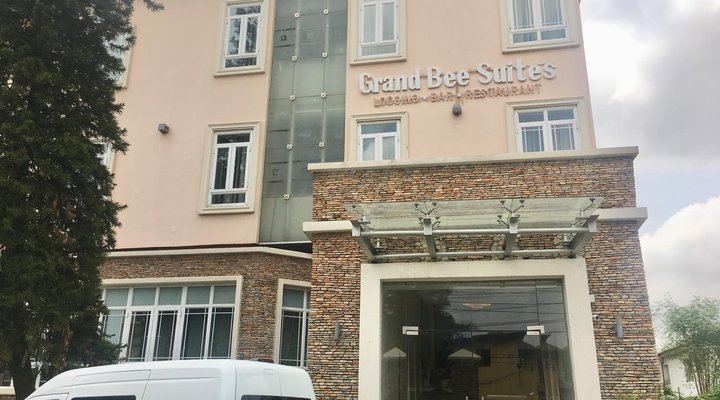 GrandBee Suites