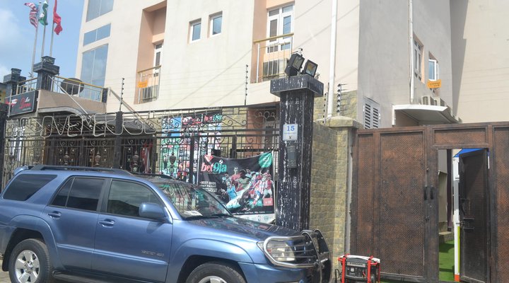 Mac Dove Lounge & Suites