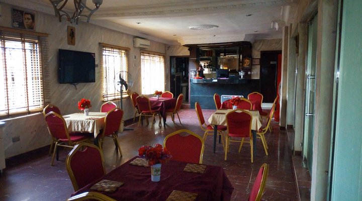 D'Czars Hotel & Suites