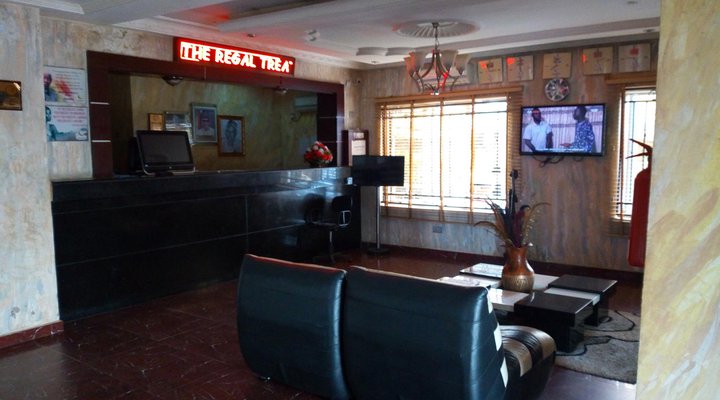 D'Czars Hotel & Suites