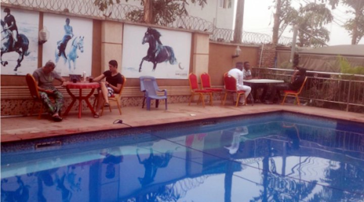 D'Czars Hotel & Suites