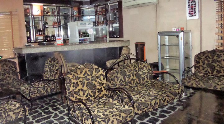 B & S Hotel & Suites