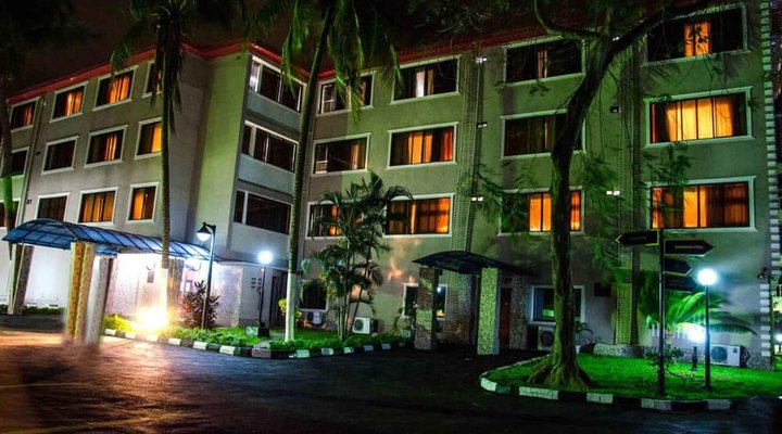 Chesterfield Hotel & Suites