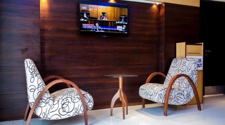 Chesterfield Hotel & Suites