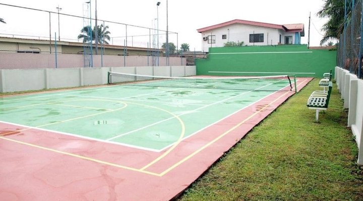 Chesterfield Hotel & Suites