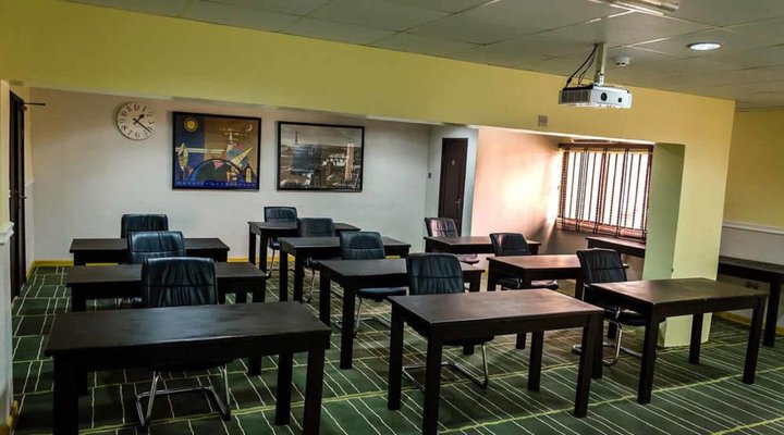 Chesterfield Hotel & Suites