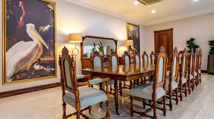 Christie's at 32 on Russell