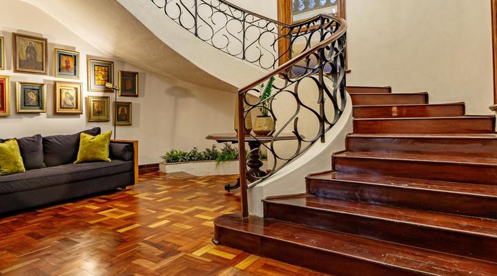 Christie's at 32 on Russell