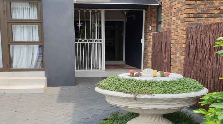 House Mulberry Luxury Accommodation