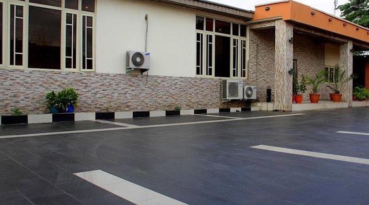 Mayors & Diplomat Suites GRA