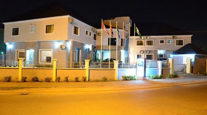 Bjorne Classic Suites
