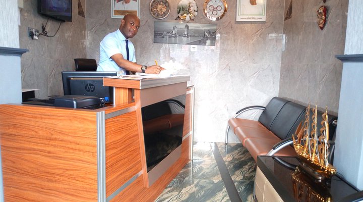 Euro Lounge and Suites