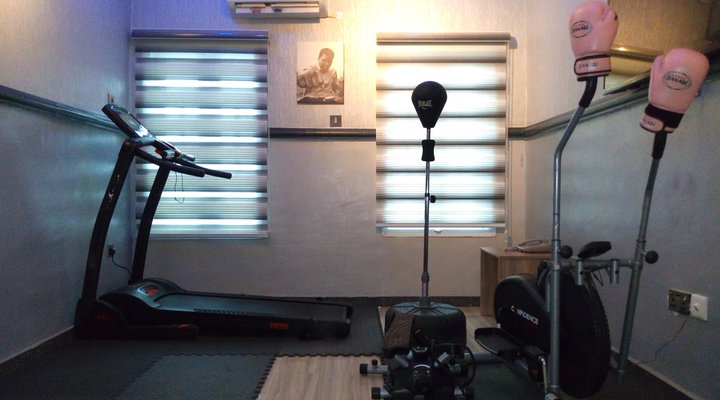 Euro Lounge and Suites