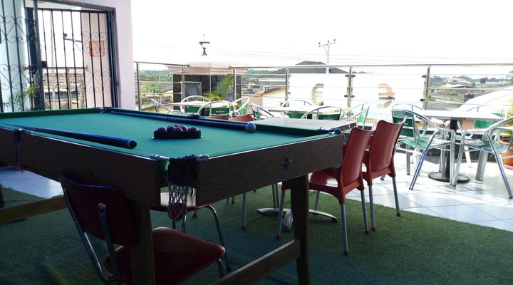 Euro Lounge and Suites