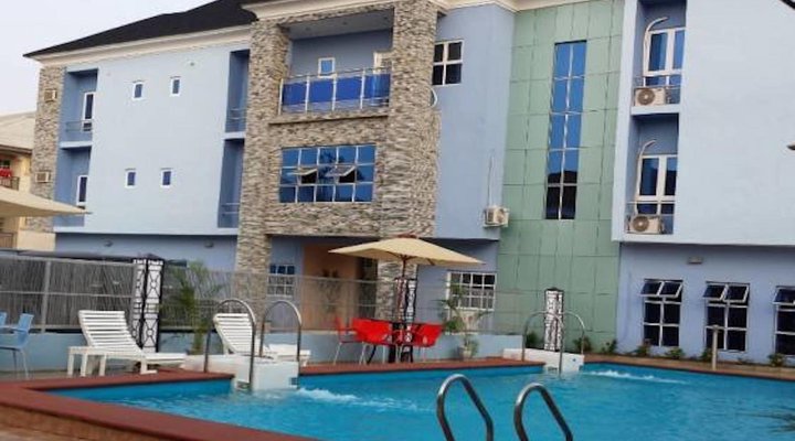 L'avalon Hotel and Suites