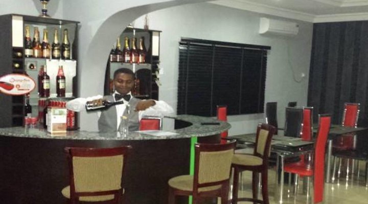 L'avalon Hotel and Suites