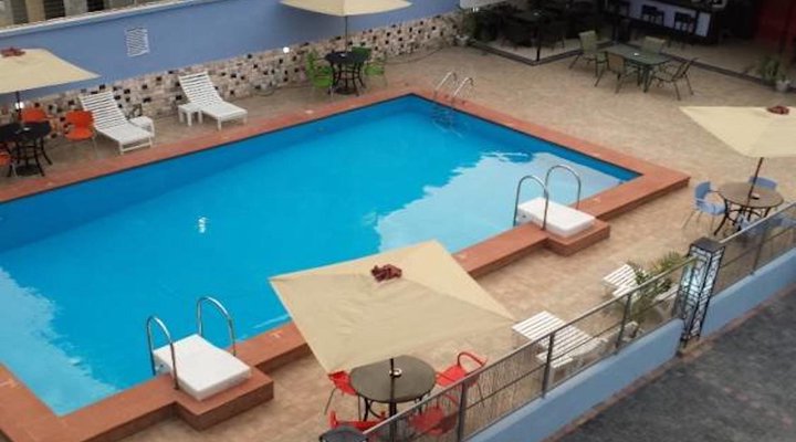 L'avalon Hotel and Suites