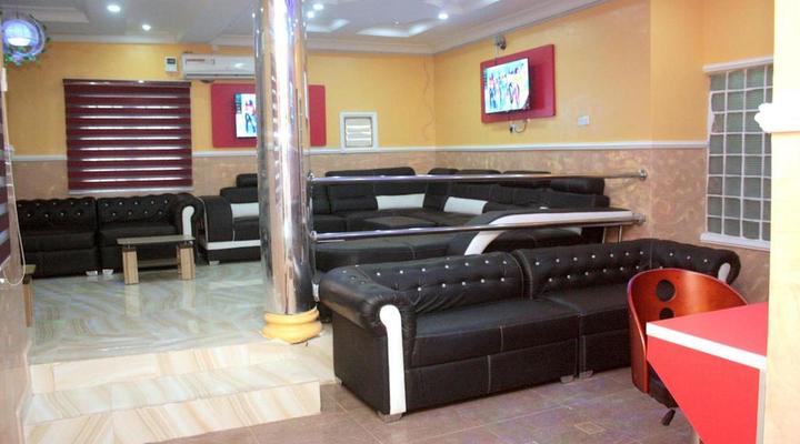 Mayoral Hotel & Suites