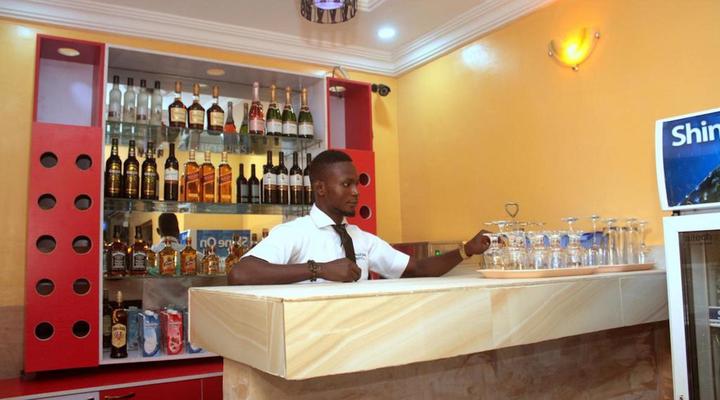 Mayoral Hotel & Suites