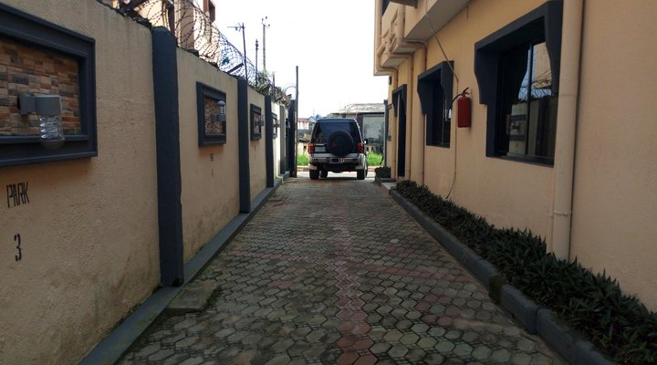 Holla-Jobi Guest House