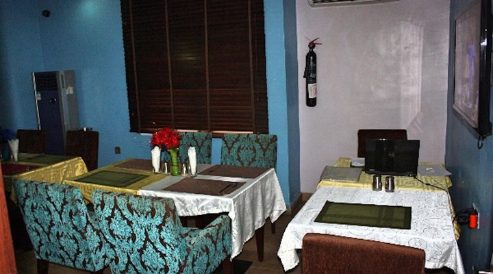 Downtown Royal Hotel GRA