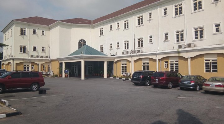 Kapital Klub And Apartment