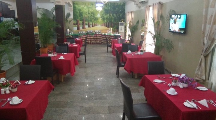 Kapital Klub And Apartment